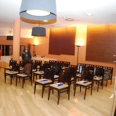 Hotel Mieres Del Camino Exteriör bild