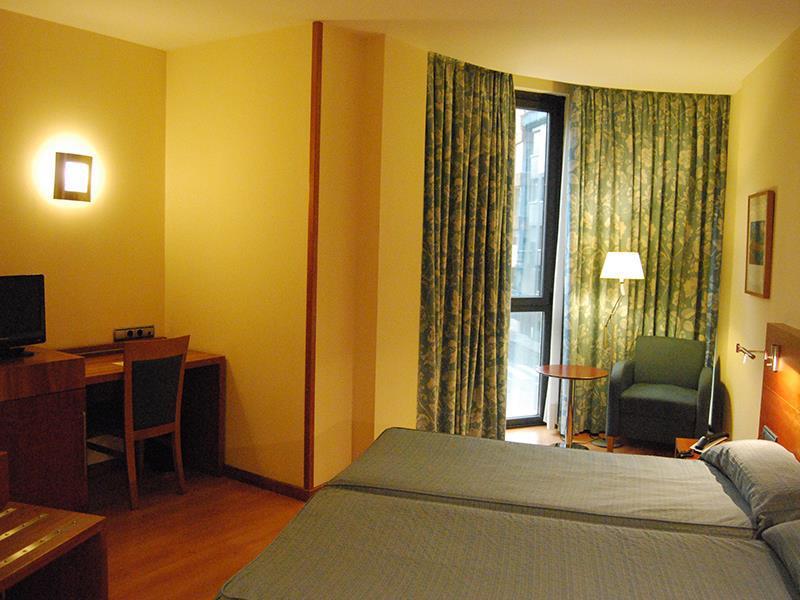 Hotel Mieres Del Camino Rum bild