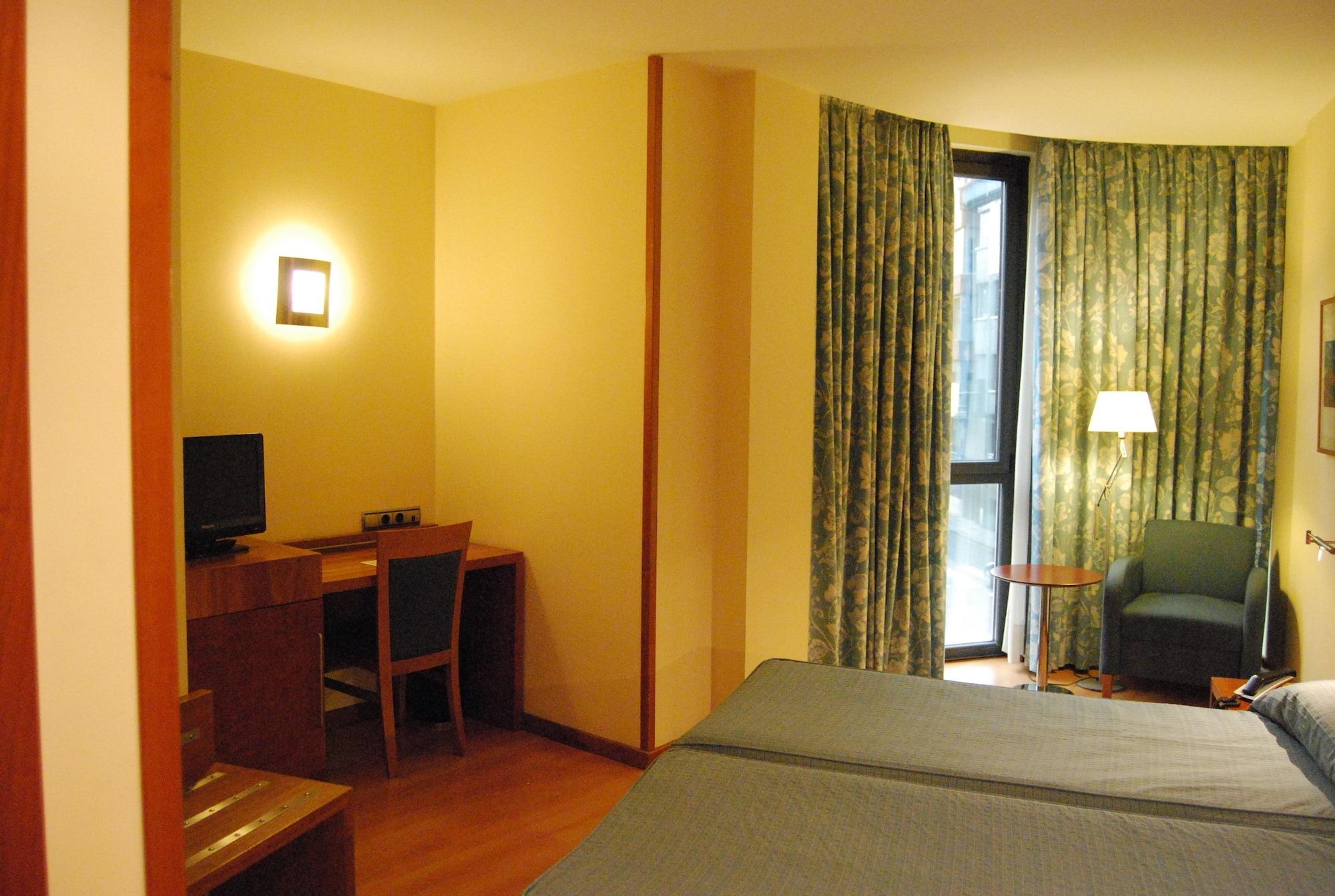 Hotel Mieres Del Camino Exteriör bild
