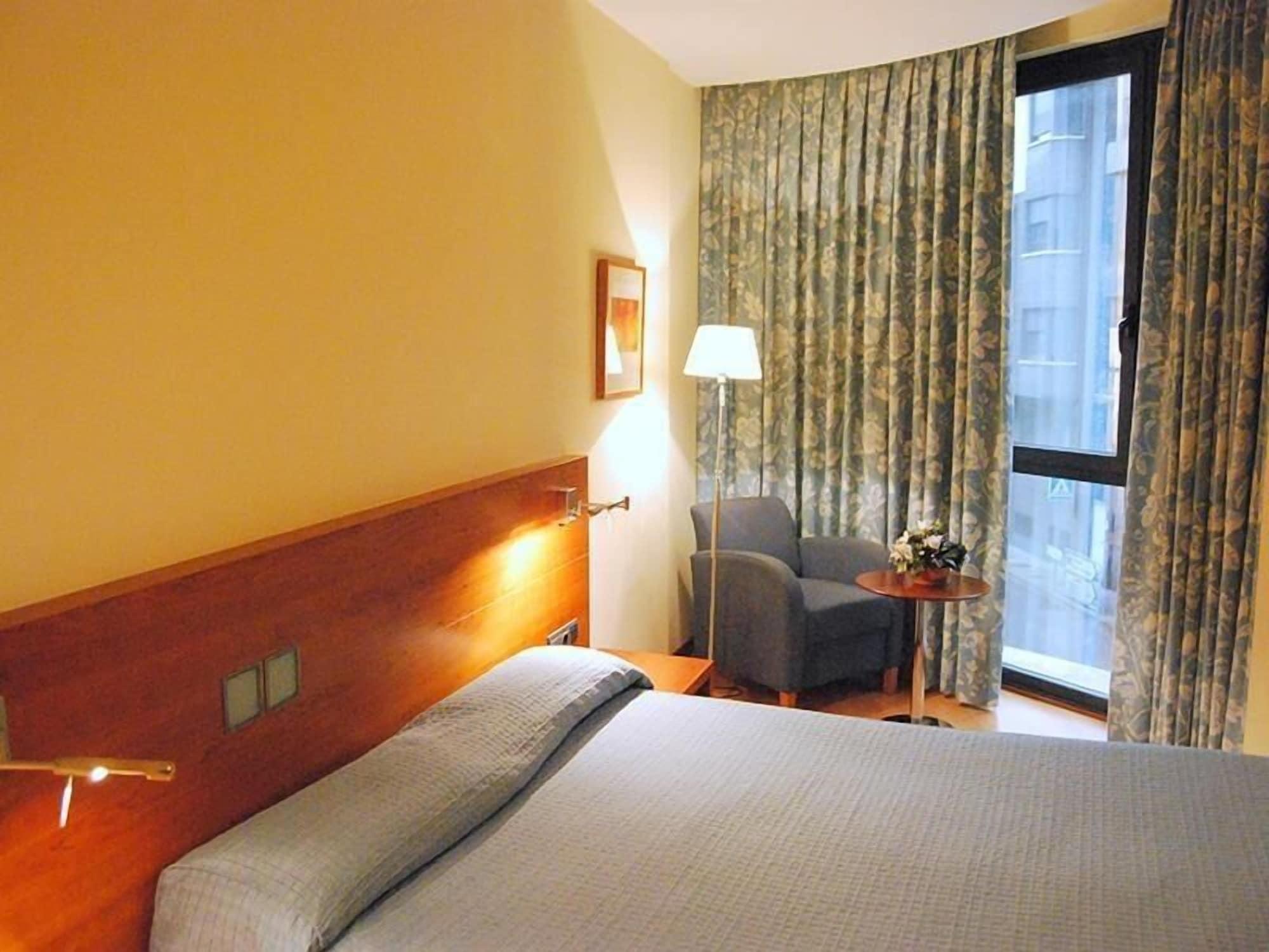 Hotel Mieres Del Camino Exteriör bild