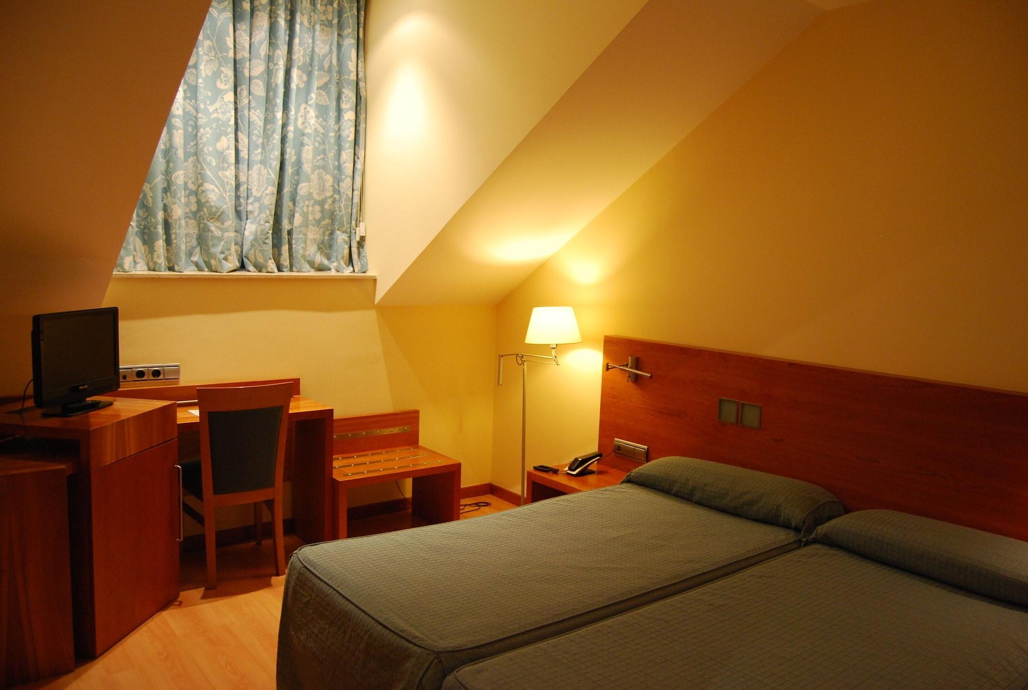 Hotel Mieres Del Camino Exteriör bild