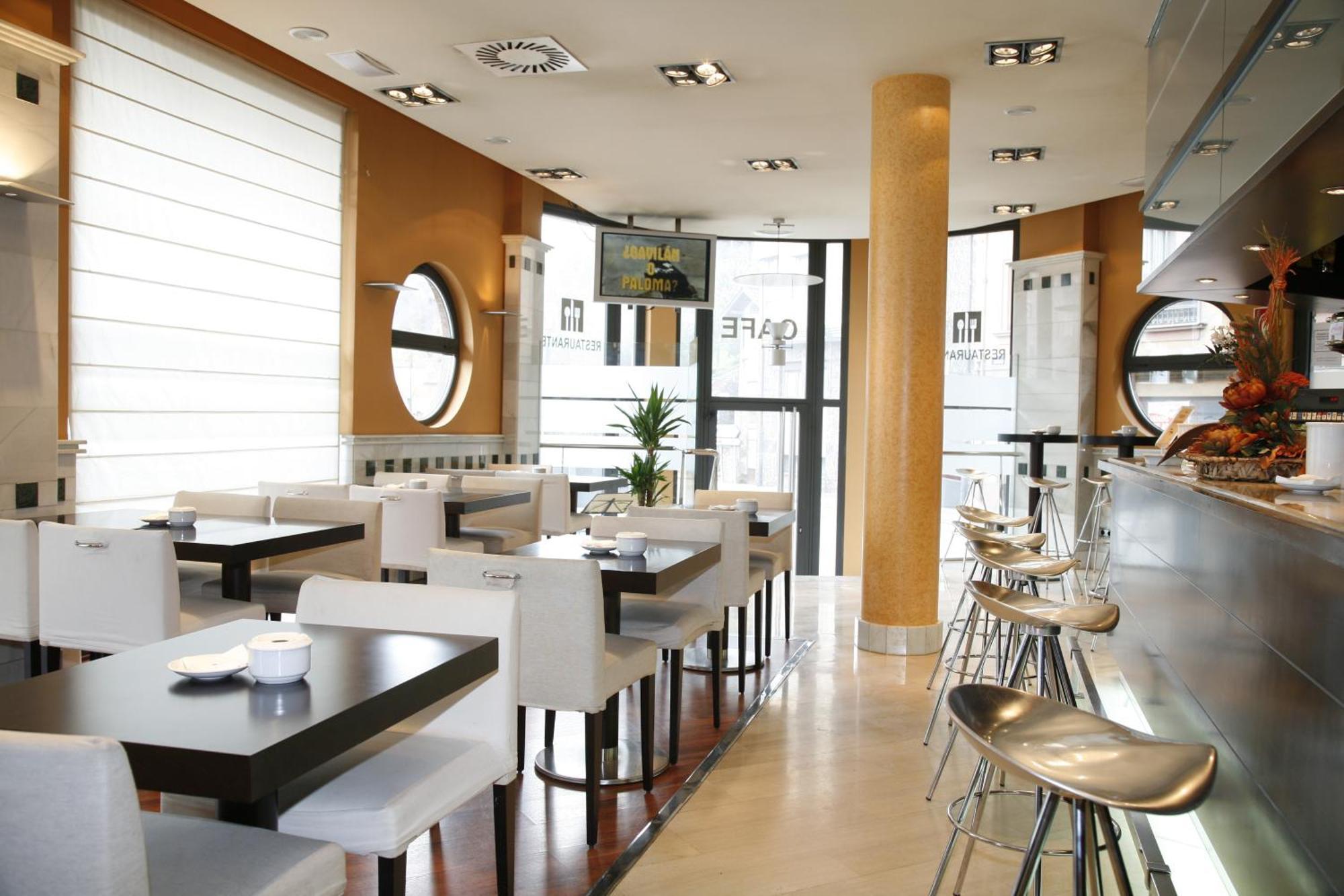 Hotel Mieres Del Camino Exteriör bild
