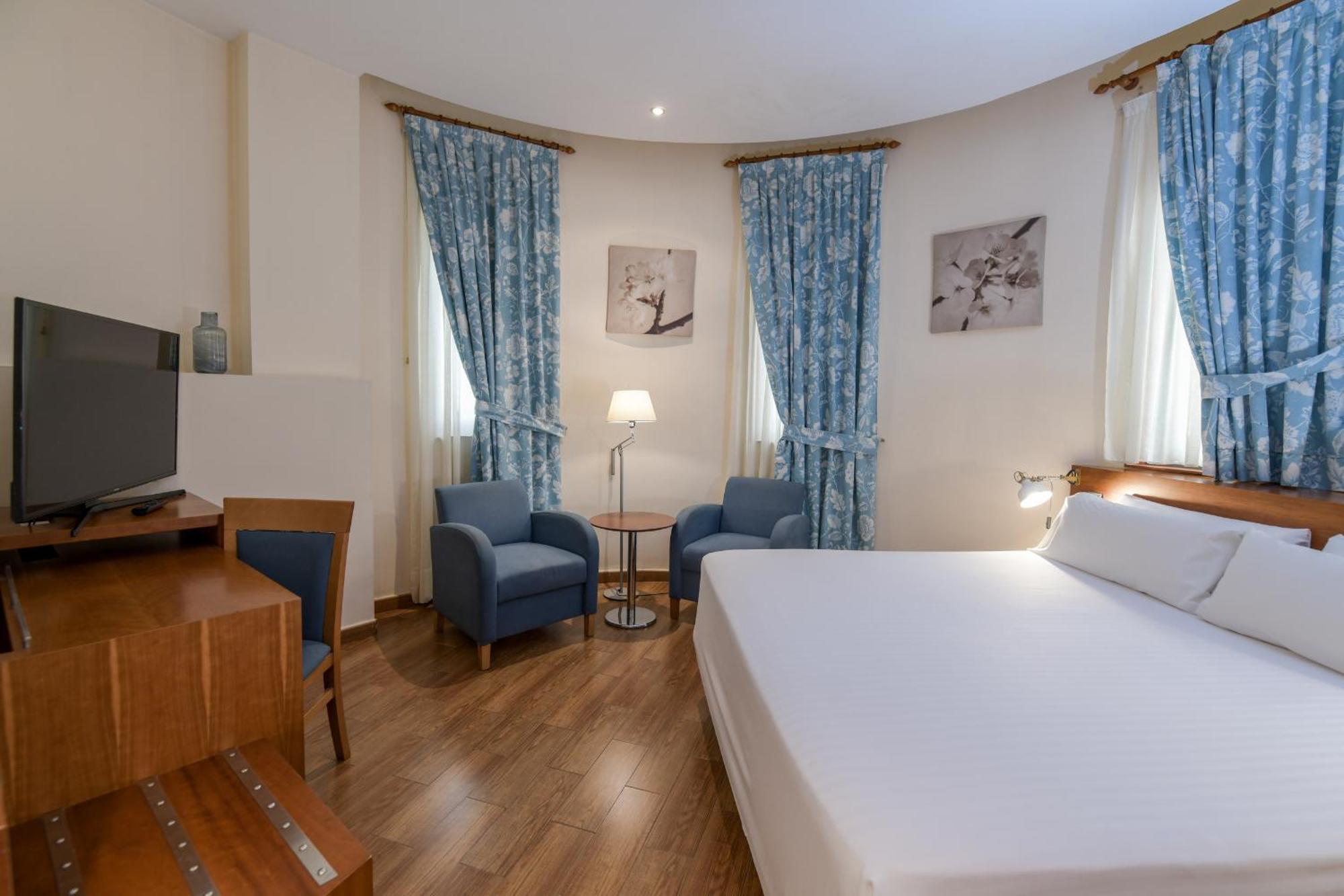 Hotel Mieres Del Camino Exteriör bild