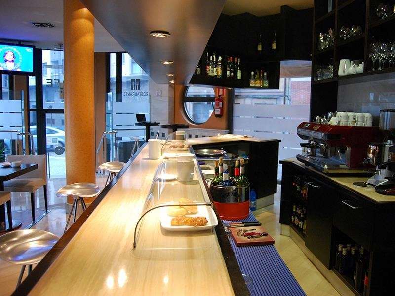 Hotel Mieres Del Camino Restaurang bild
