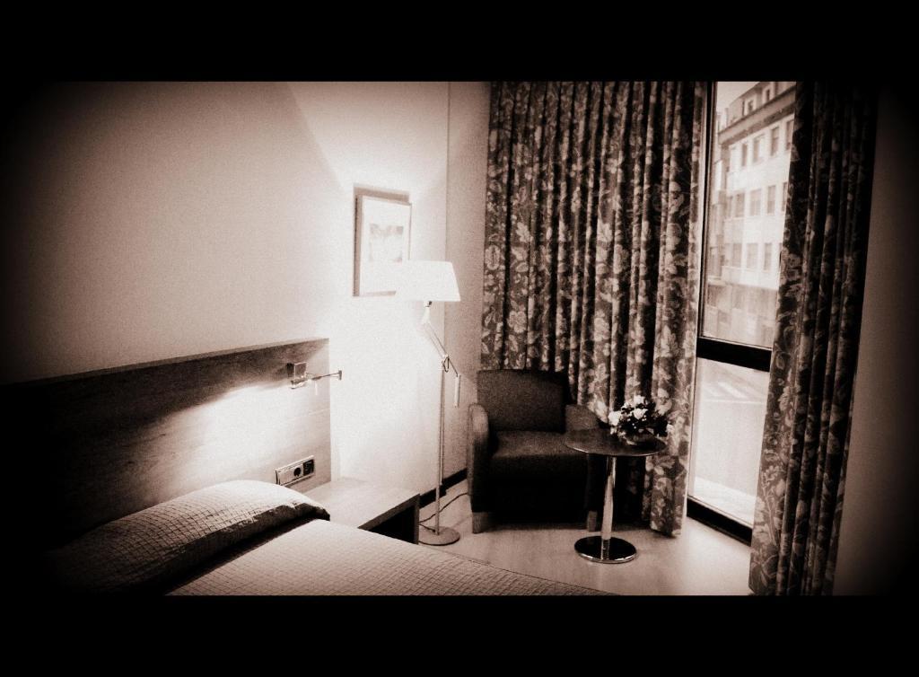 Hotel Mieres Del Camino Exteriör bild