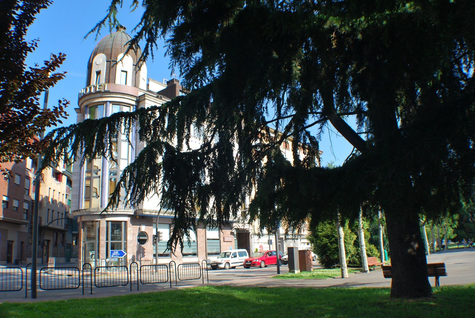 Hotel Mieres Del Camino Exteriör bild