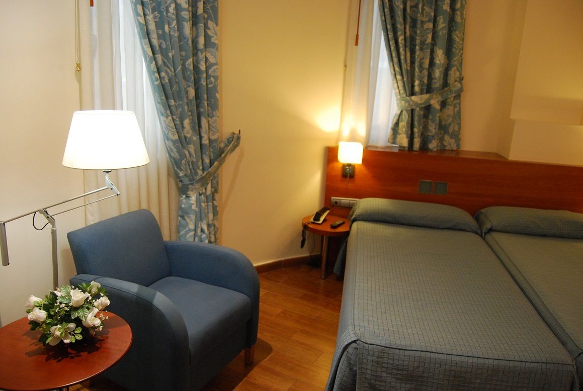 Hotel Mieres Del Camino Exteriör bild