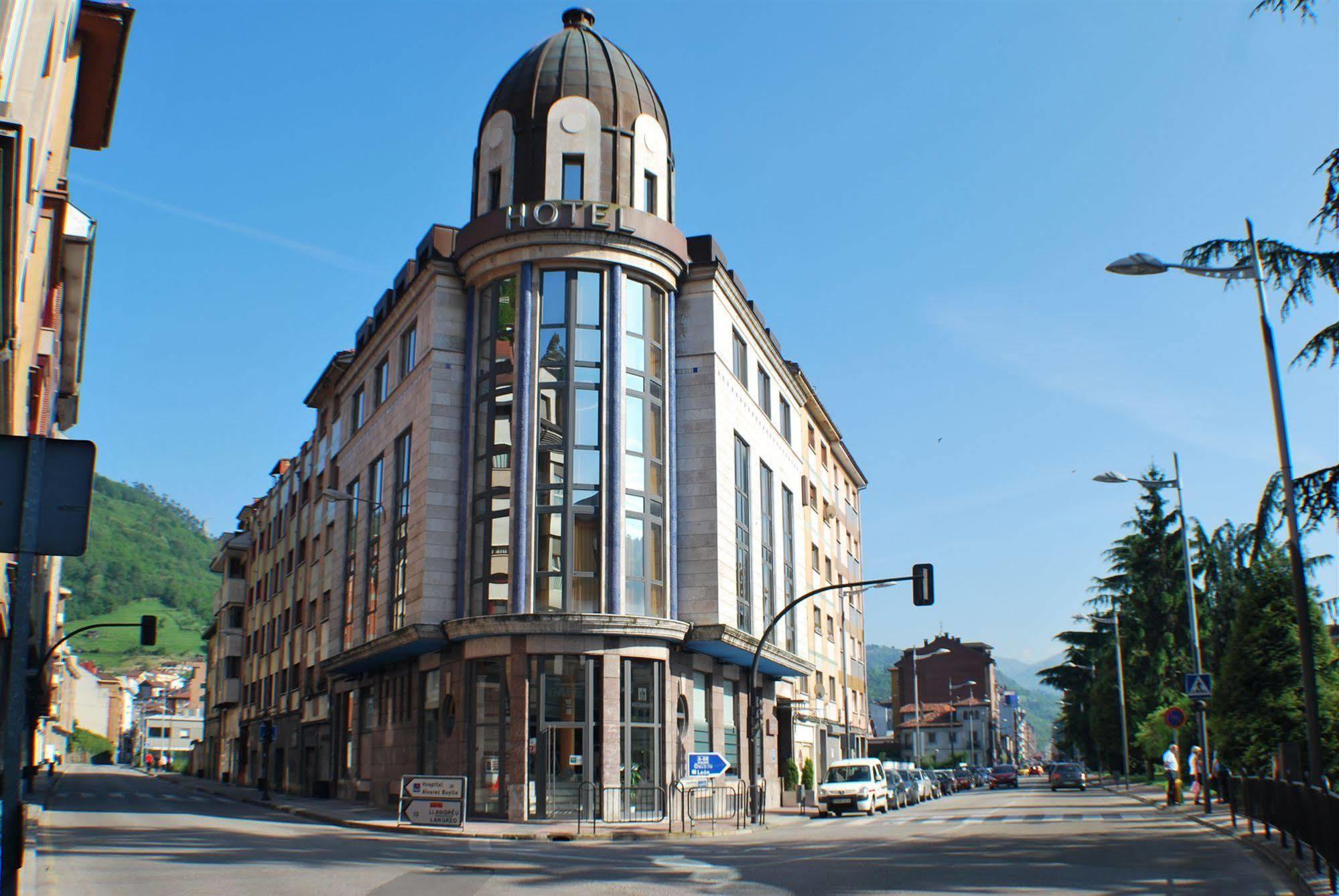 Hotel Mieres Del Camino Exteriör bild
