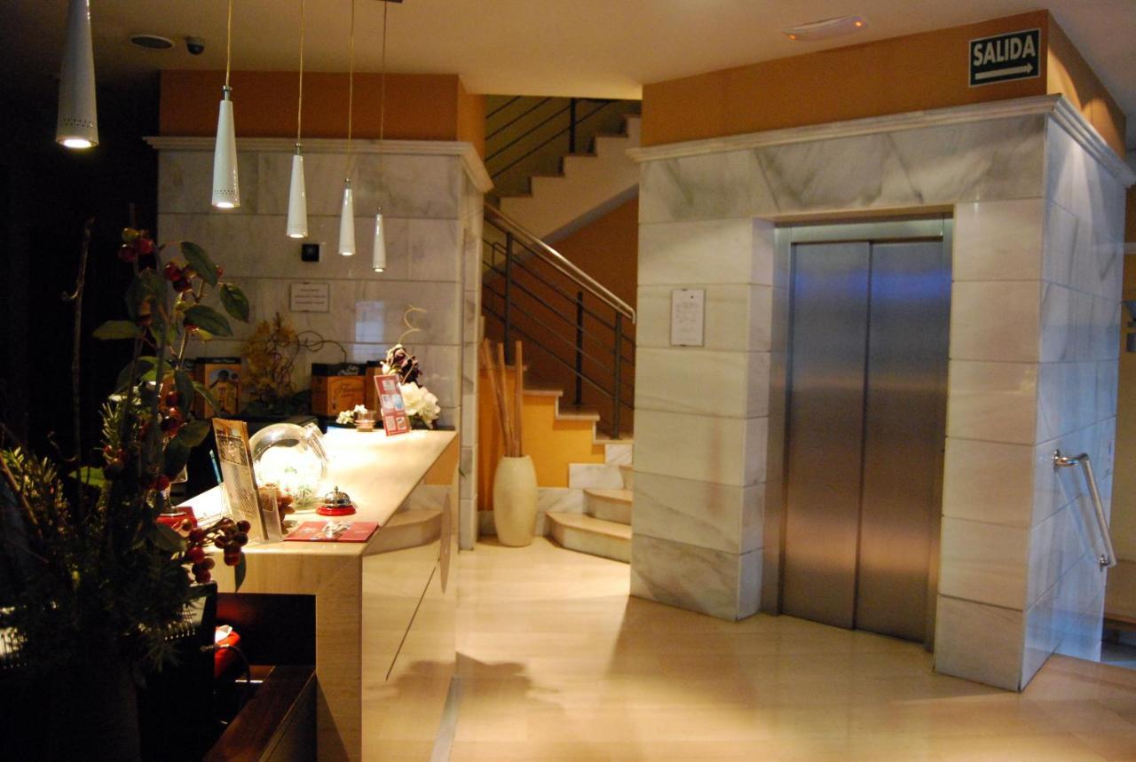 Hotel Mieres Del Camino Exteriör bild